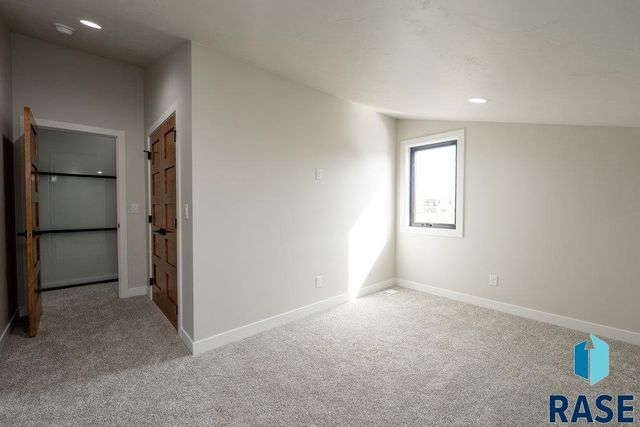 1013 N Scots Pine Dr, Sioux Falls, SD 57110