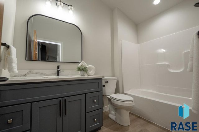 1013 N Scots Pine Dr, Sioux Falls, SD 57110