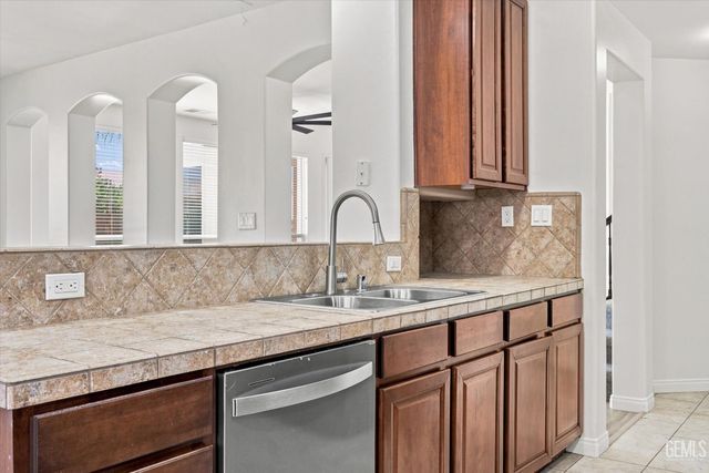 11101 Cypress Falls Avenue, Bakersfield, CA 93312