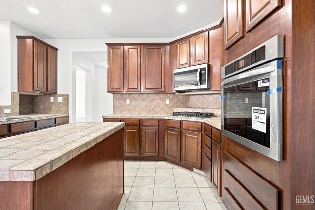 11101 Cypress Falls Avenue, Bakersfield, CA 93312