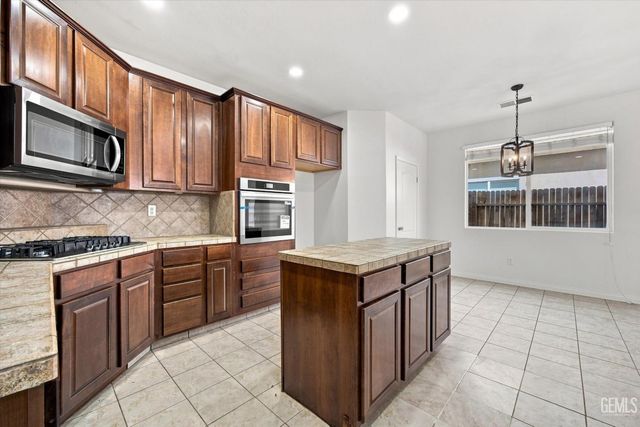 11101 Cypress Falls Avenue, Bakersfield, CA 93312