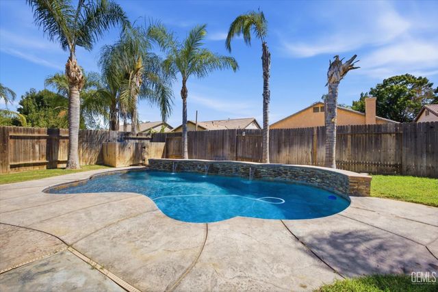 11101 Cypress Falls Avenue, Bakersfield, CA 93312