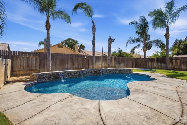 11101 Cypress Falls Avenue, Bakersfield, CA 93312
