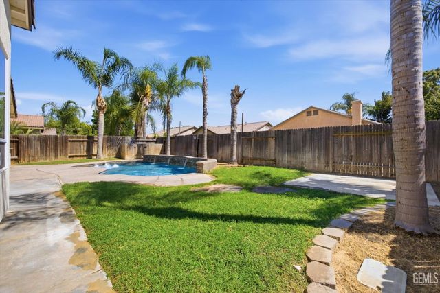11101 Cypress Falls Avenue, Bakersfield, CA 93312