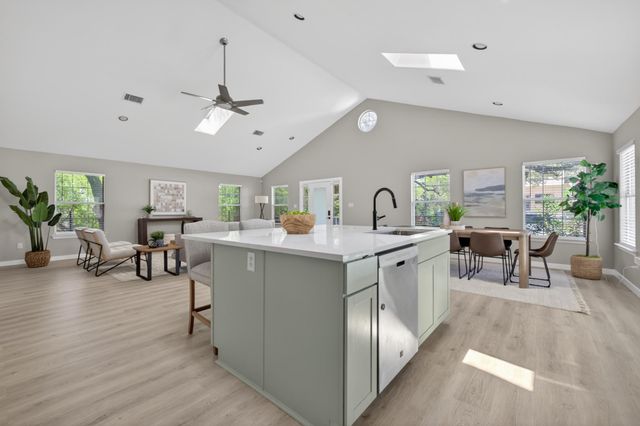 411 W Live Oak ST, Austin, TX 78704