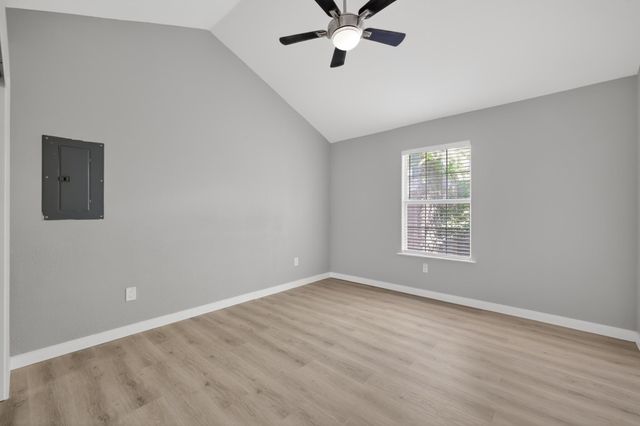 411 W Live Oak ST, Austin, TX 78704