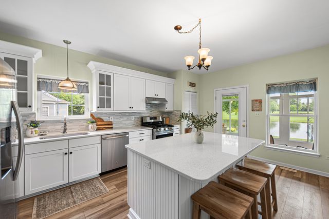 9225 Norris Drive, Hobart, IN 46342
