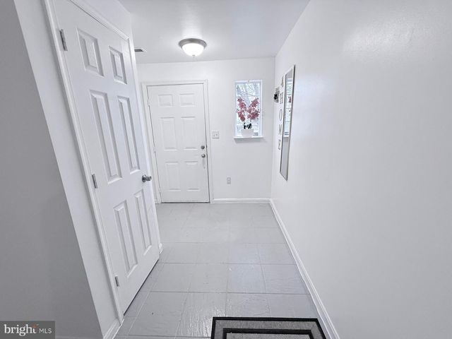 11203 KINGS CREST CT, Fredericksburg, VA 22407