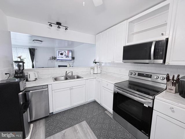 11203 KINGS CREST CT, Fredericksburg, VA 22407