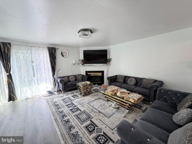 11203 KINGS CREST CT, Fredericksburg, VA 22407