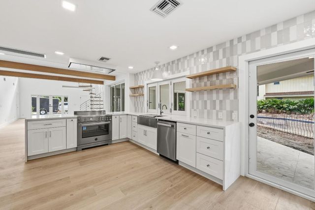 6189 Woodcutter Court, Palm Beach Gardens, FL 33418