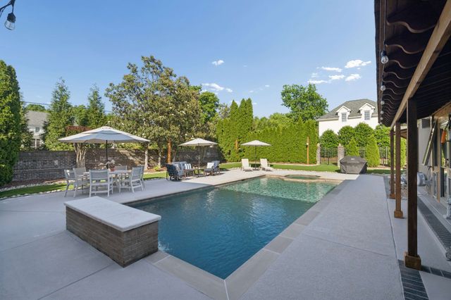 2600 Tyne Blvd, Nashville, TN 37215