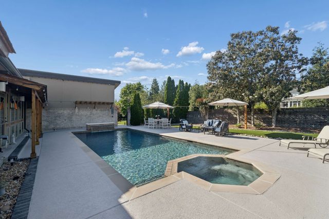 2600 Tyne Blvd, Nashville, TN 37215
