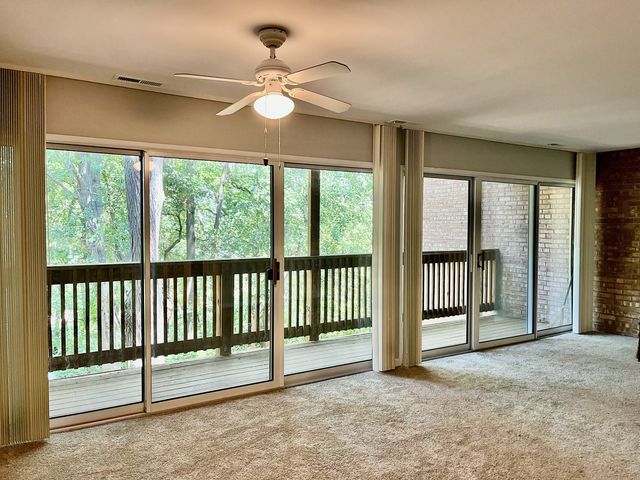 5817 Oakwood Drive D, Lisle, IL 60532