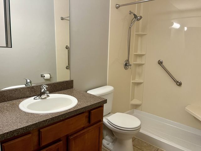 5817 Oakwood Drive D, Lisle, IL 60532