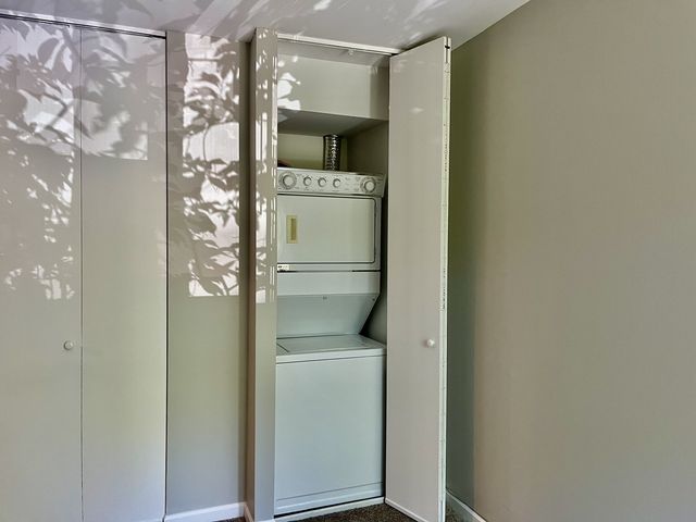 5817 Oakwood Drive D, Lisle, IL 60532