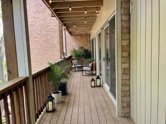 5817 Oakwood Drive D, Lisle, IL 60532