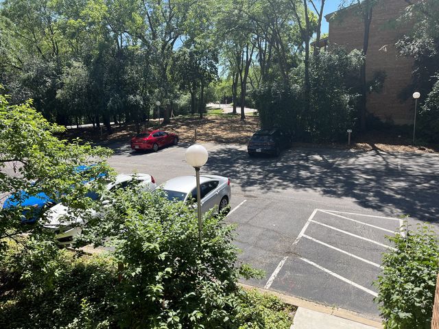 5817 Oakwood Drive D, Lisle, IL 60532