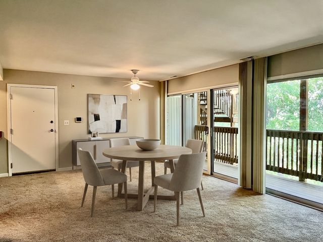 5817 Oakwood Drive D, Lisle, IL 60532