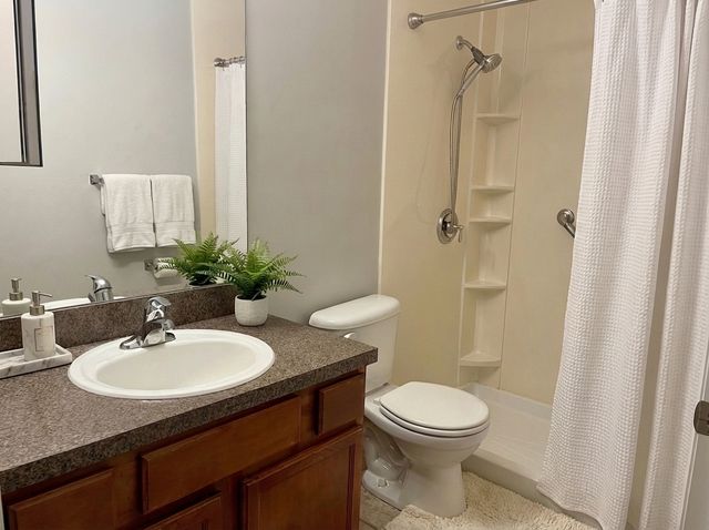 5817 Oakwood Drive D, Lisle, IL 60532