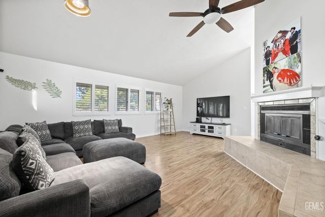 6816 Coffee Road, Bakersfield, CA 93308