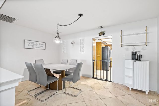 6816 Coffee Road, Bakersfield, CA 93308