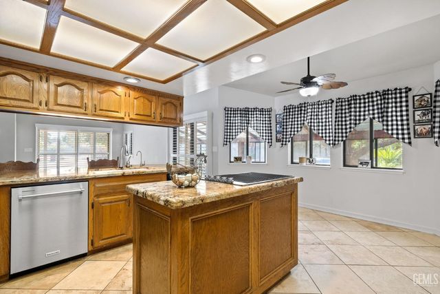 6816 Coffee Road, Bakersfield, CA 93308