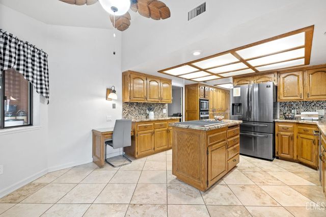 6816 Coffee Road, Bakersfield, CA 93308