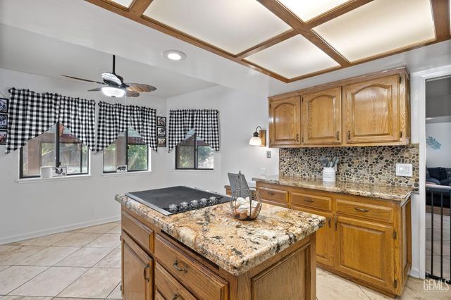 6816 Coffee Road, Bakersfield, CA 93308