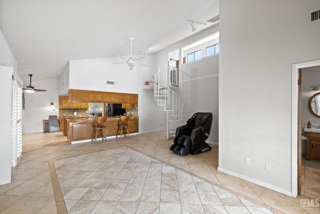 6816 Coffee Road, Bakersfield, CA 93308