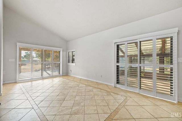 6816 Coffee Road, Bakersfield, CA 93308