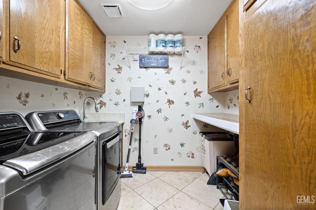 6816 Coffee Road, Bakersfield, CA 93308