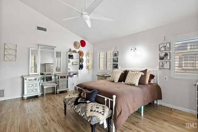 6816 Coffee Road, Bakersfield, CA 93308