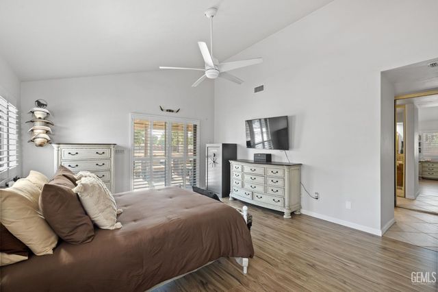 6816 Coffee Road, Bakersfield, CA 93308