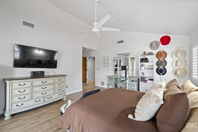 6816 Coffee Road, Bakersfield, CA 93308