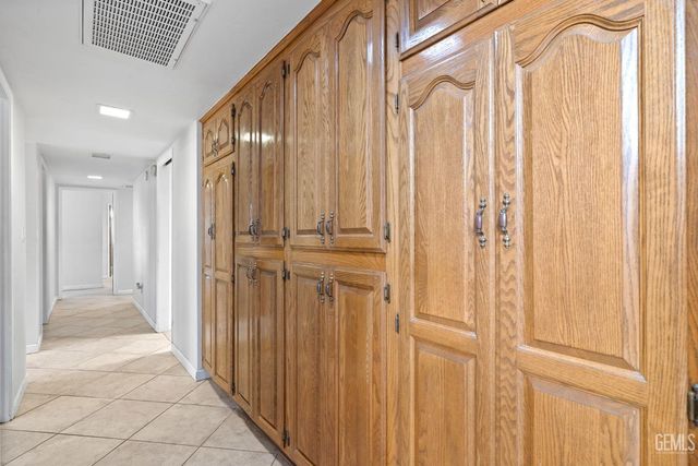 6816 Coffee Road, Bakersfield, CA 93308