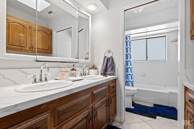 6816 Coffee Road, Bakersfield, CA 93308