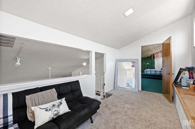 6816 Coffee Road, Bakersfield, CA 93308