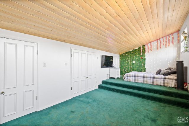 6816 Coffee Road, Bakersfield, CA 93308