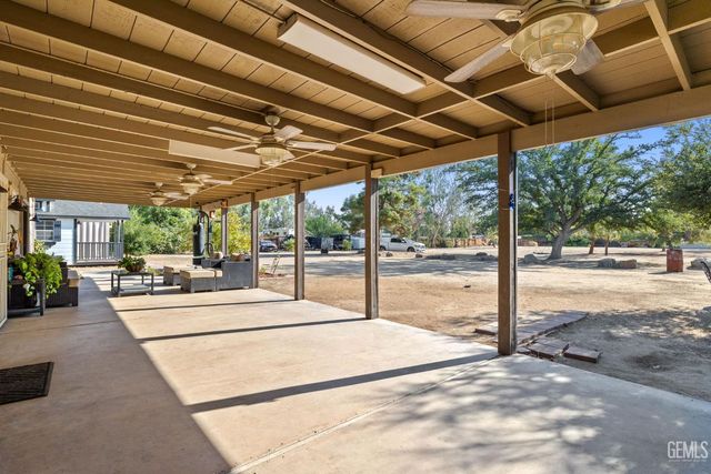 6816 Coffee Road, Bakersfield, CA 93308