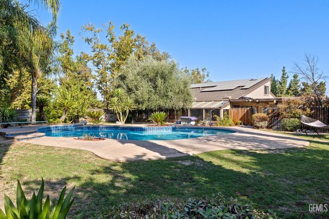 6816 Coffee Road, Bakersfield, CA 93308