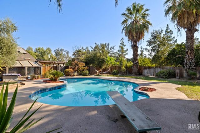 6816 Coffee Road, Bakersfield, CA 93308