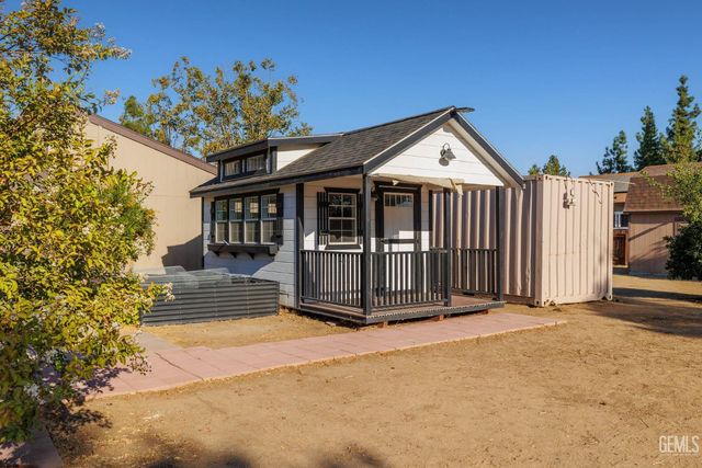 6816 Coffee Road, Bakersfield, CA 93308