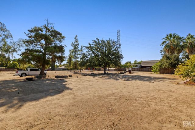 6816 Coffee Road, Bakersfield, CA 93308