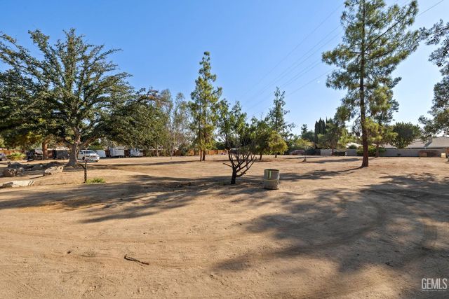 6816 Coffee Road, Bakersfield, CA 93308