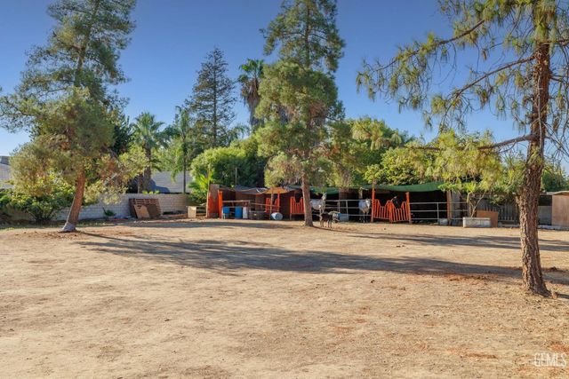 6816 Coffee Road, Bakersfield, CA 93308