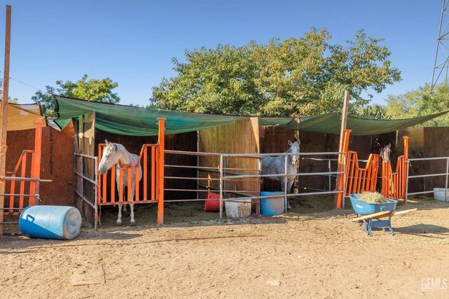 6816 Coffee Road, Bakersfield, CA 93308