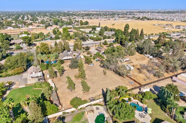 6816 Coffee Road, Bakersfield, CA 93308