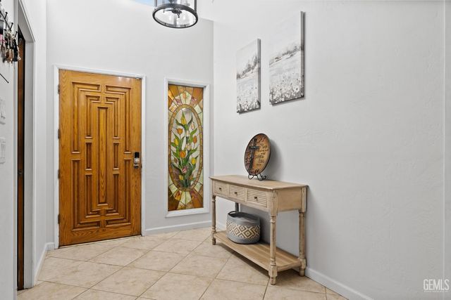 6816 Coffee Road, Bakersfield, CA 93308