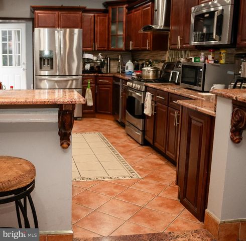 3925 L ST, Philadelphia, PA 19124